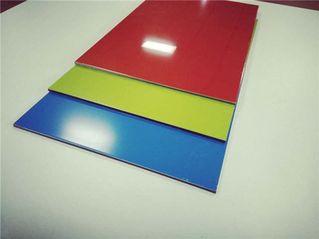 Color vivo y un nivel más alto 2m m del panel compuesto de aluminio rojo del ACP PE del lustre