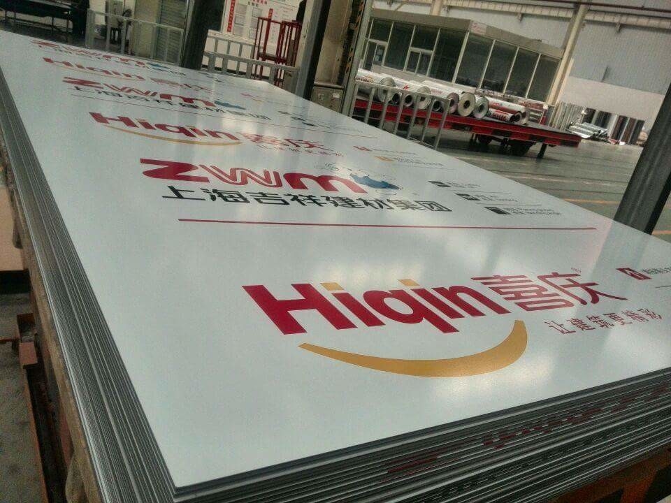 Panel compuesto de aluminio de película protectora con alto brillo y espesor de bobina de aluminio de 0,022 mm a 0,050 mm
