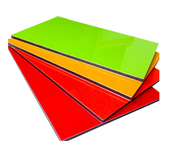 Precio competitivo Panel compuesto de aluminio de alucobond 4 * 8 pies tamaño para interiores y exteriores