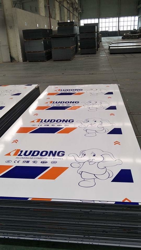 Panel compuesto de aluminio PVDF con recubrimiento nano-PVDF y pintura nanométrica autolimpiante para una elegante decoración arquitectónica y 15-
