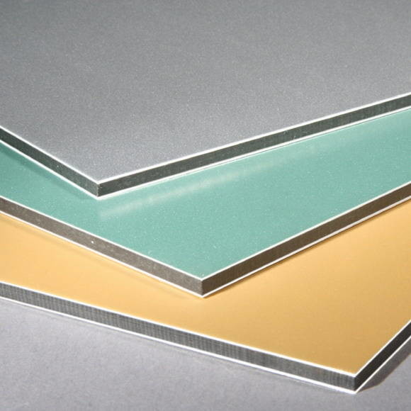 Panel compuesto de aluminio de alto brillo que protege su superficie con recubrimiento de nano-PVDF y pintura autolimpiante