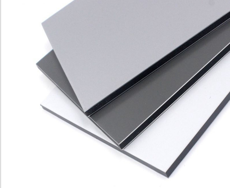 Panel compuesto de aluminio de alto brillo que protege su superficie con recubrimiento de nano-PVDF y pintura autolimpiante