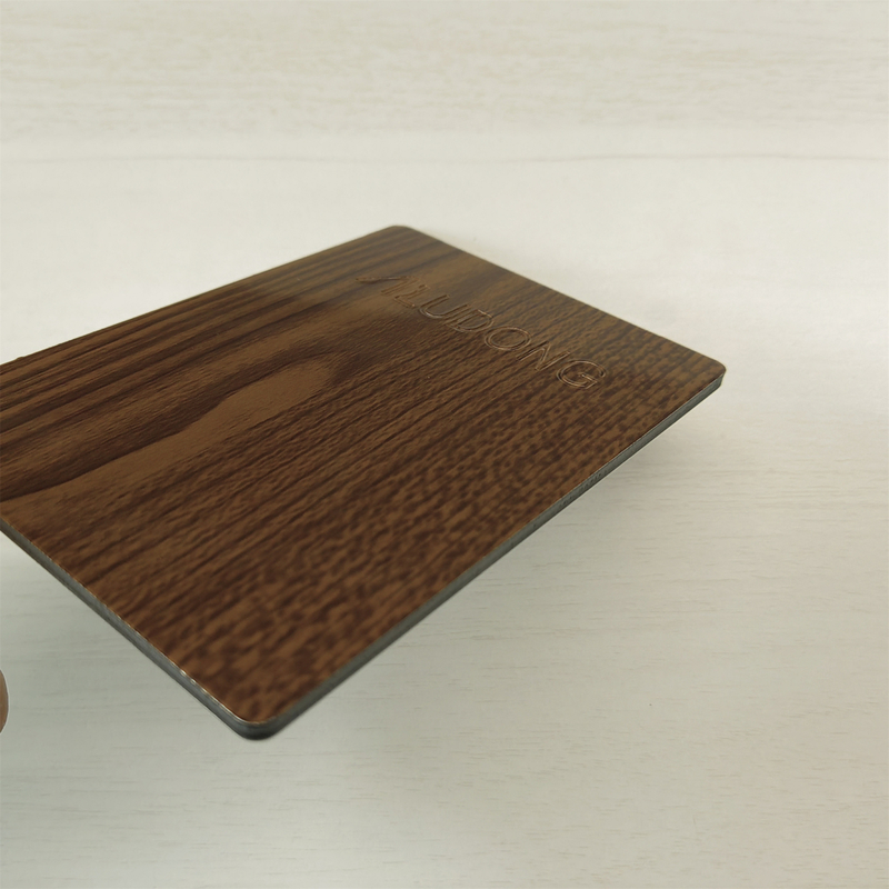 Tamaños y colores versátiles disponibles para paneles compuestos de aluminio de madera con laminado de película PVDF