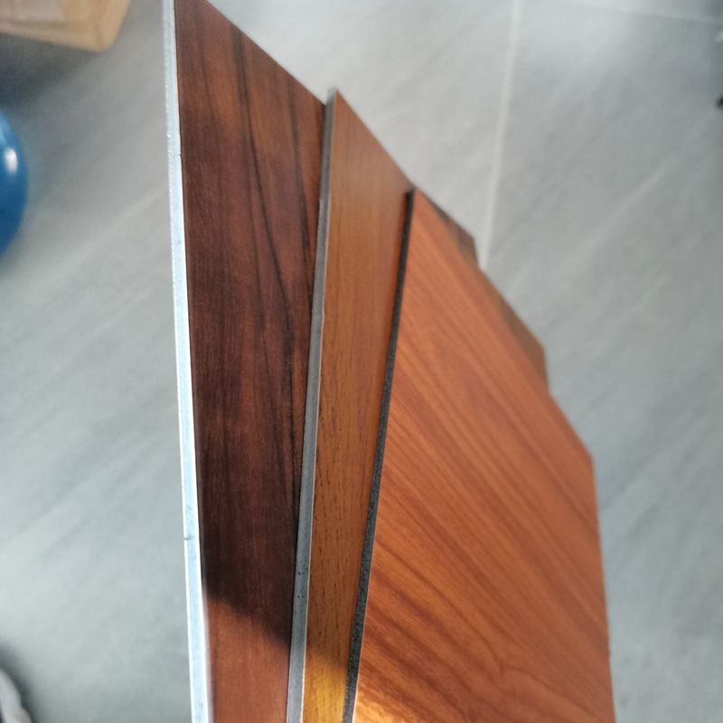 Tamaños y colores versátiles disponibles para paneles compuestos de aluminio de madera con laminado de película PVDF
