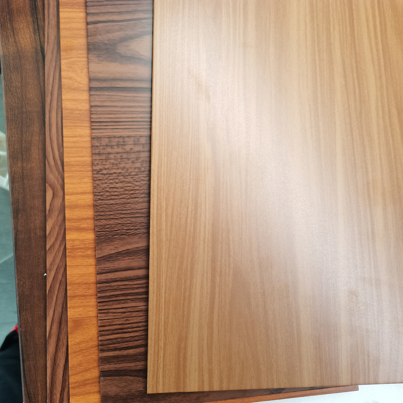 Tamaños y colores versátiles disponibles para paneles compuestos de aluminio de madera con laminado de película PVDF