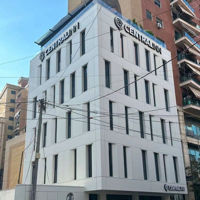 Casa prefabricada moderna de lujo. Fácil de montar Contenedor de 3 dormitorios Casa con paneles de aluminio compuesto.