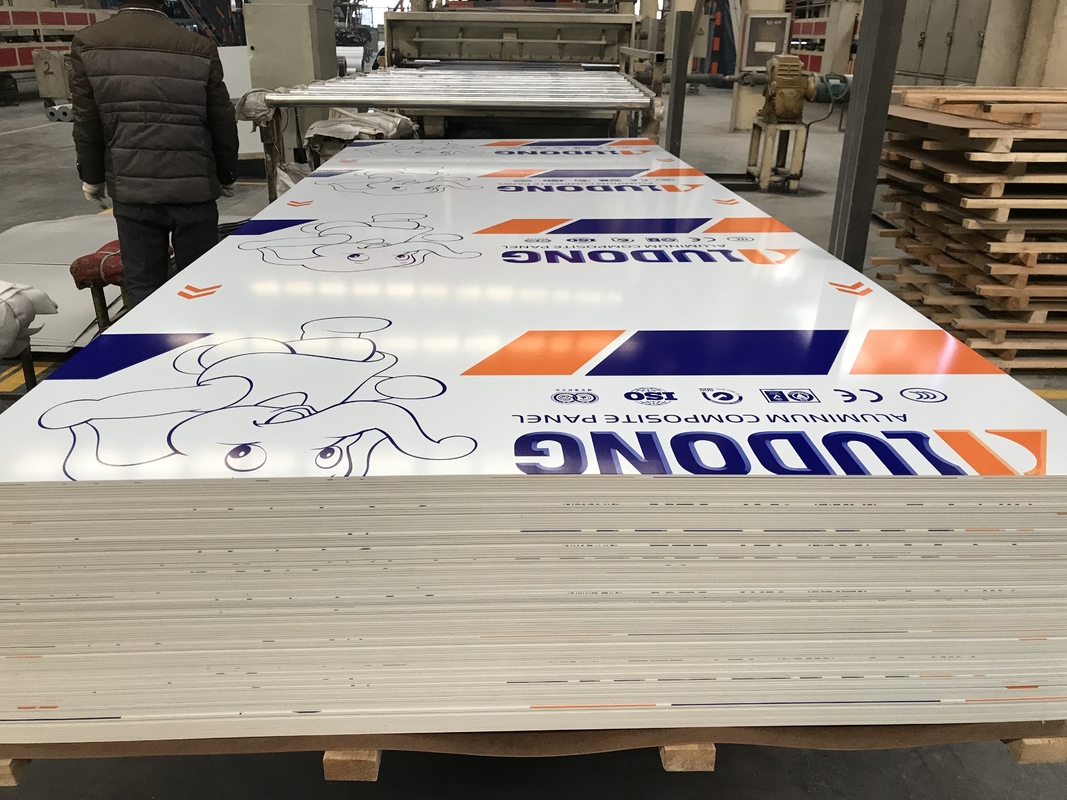 1500 mm Panel de material compuesto de aluminio al por mayor para ventanas de la pared de cortina Panfletos interiores