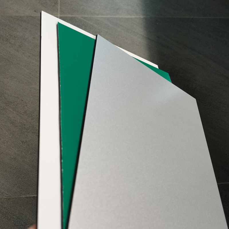 Panel compuesto de aluminio resistente al fuego ligero con recubrimiento PVDF y recubrimiento nano-PVDF para una fácil instalación y mantenimiento