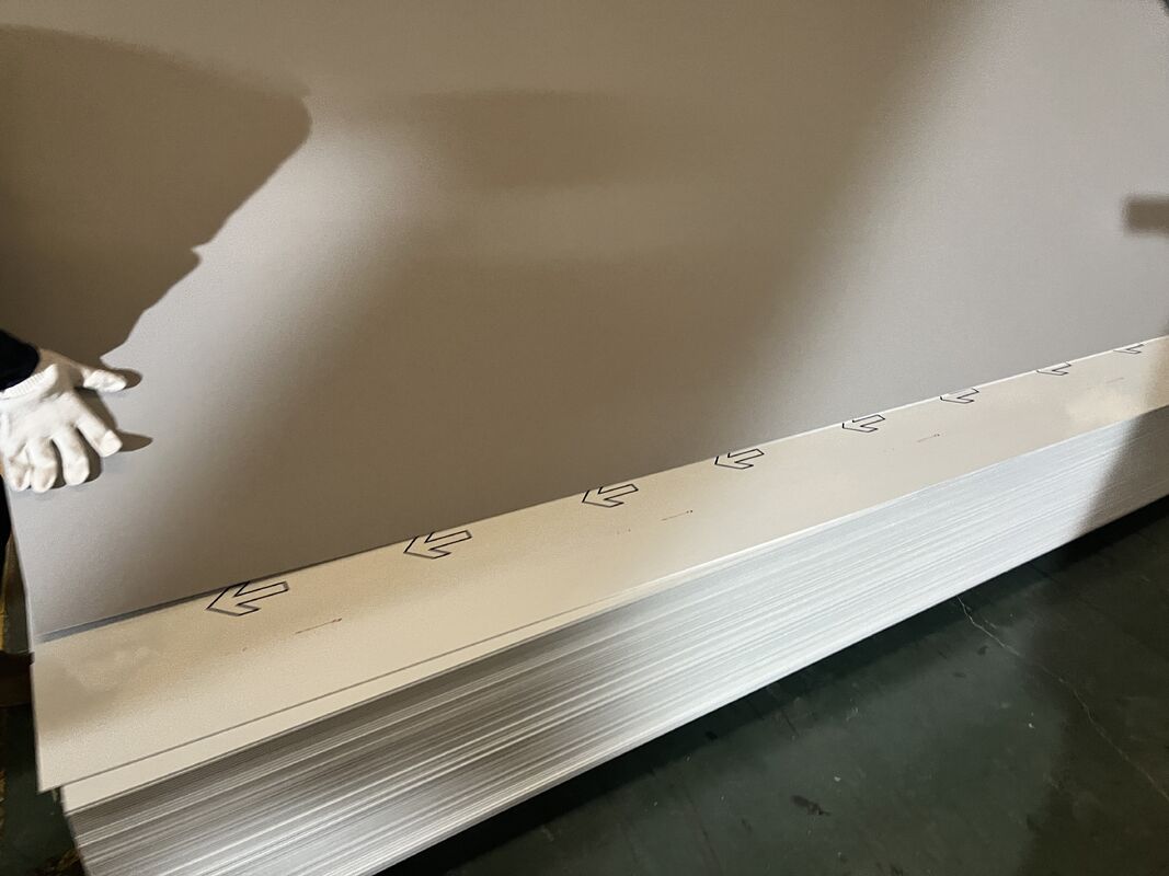 Panel compuesto de aluminio ignífugo de grado FR B1 de 4*0,40 mm para centros comerciales, hoteles, estaciones de tren, etc.