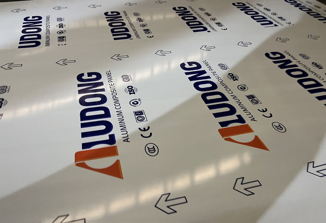 Panel compuesto de aluminio ignífugo de grado FR B1 de 4*0,40 mm para centros comerciales, hoteles, estaciones de tren, etc.