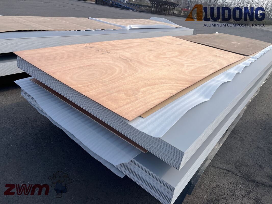 Panel compuesto de aluminio ignífugo de grado FR B1 de 4*0,40 mm para centros comerciales, hoteles, estaciones de tren, etc.