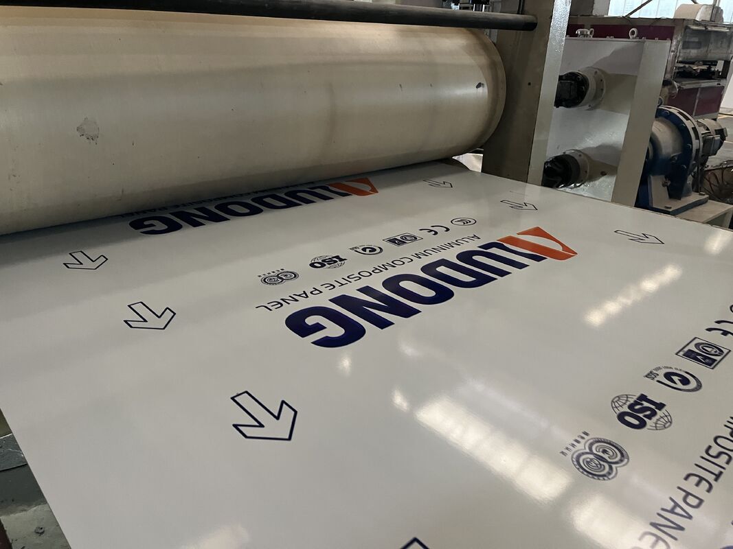 FR Clase A2 PVDF recubierto de ALUDONG Panel de aluminio compuesto a prueba de fuego espesor de 4 mm para edificios