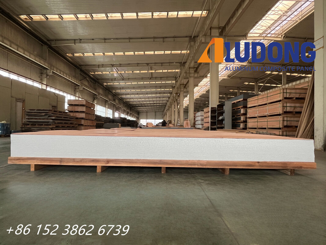 FR Grado B1 Panel de aluminio compuesto impermeable revestido con PVDF de espesor de 4 mm para edificios