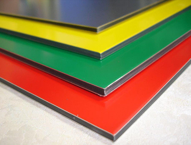 Panel compuesto de aluminio de venta caliente 4x8 pies PVDF PE recubierto a prueba de fuego de peso ligero personalizado disponible para decoración interior exterior