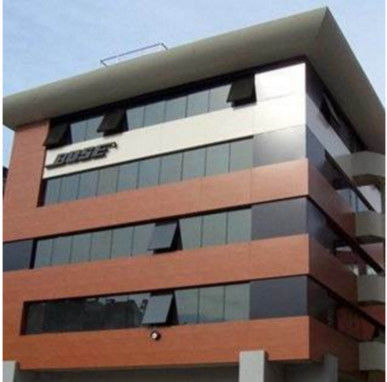 Proveedor OEM Panel de material compuesto de aluminio de alta calidad para ventanas de la pared de cortinas Panfletos de alojamiento en interiores