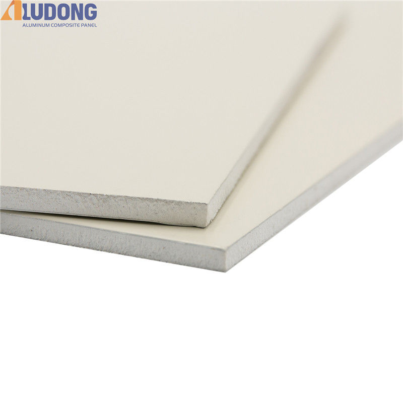 A2 Panel compuesto de aluminio a prueba de fuego de 4 mm, revestimiento PVDF, no inflamable para paredes de cortinas de grado Alucobond