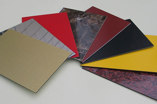 El panel compuesto de aluminio para el poliéster ULTRAVIOLETA de los colores de los lados de la impresión dos trató