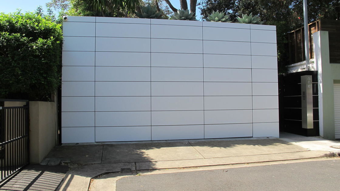 El acero cepilló acanalar de doblez fácil de la base irrompible compuesta de aluminio del panel LLDPE