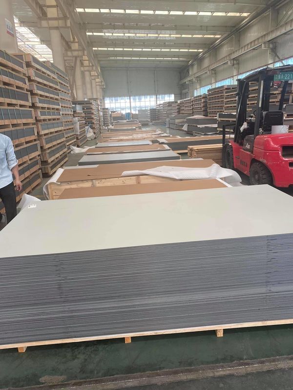Mejore la estética de su edificio con paneles compuestos de aluminio cepillado