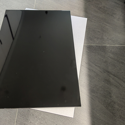 El panel compuesto de aluminio negro 1250m m del color PE para la decoración interior