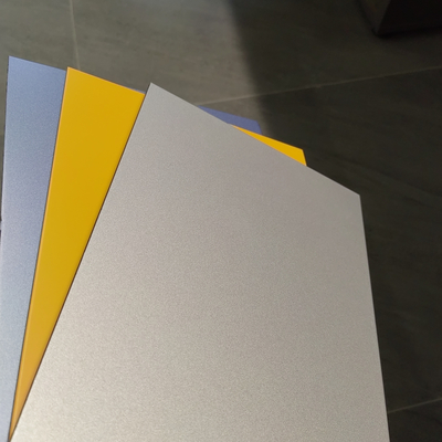 El panel compuesto de aluminio ACP del color sólido 4*8 cubre la capa de PVDF