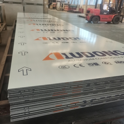 Panel de aluminio compuesto PVDF liso para protección de techo a largo plazo
