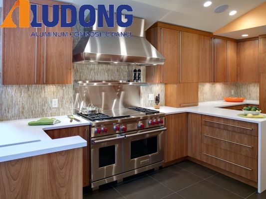 Panel de aluminio de madera de venta caliente de 3 mm, nano recubrimiento, respetuoso con el medio ambiente y resistente a la intemperie para la fachada de la villa Entrega rápida